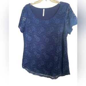 Leo & Nicole navy blue lace top size large